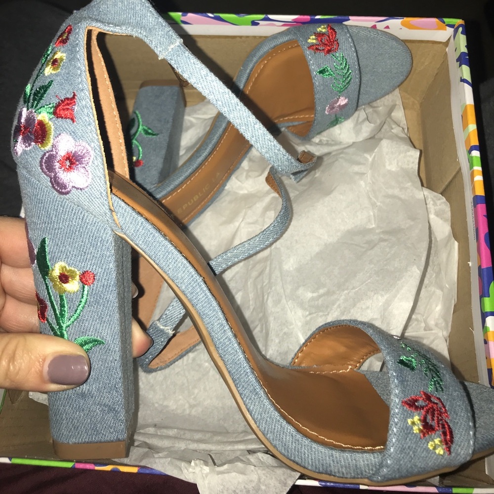 Floral shoe republic LA heels size 6 - Picture 2 of 3